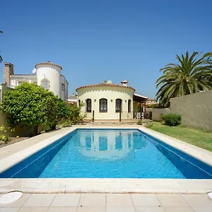 https://casa-fluvia-empuriabrava.catalonia-hotels.com